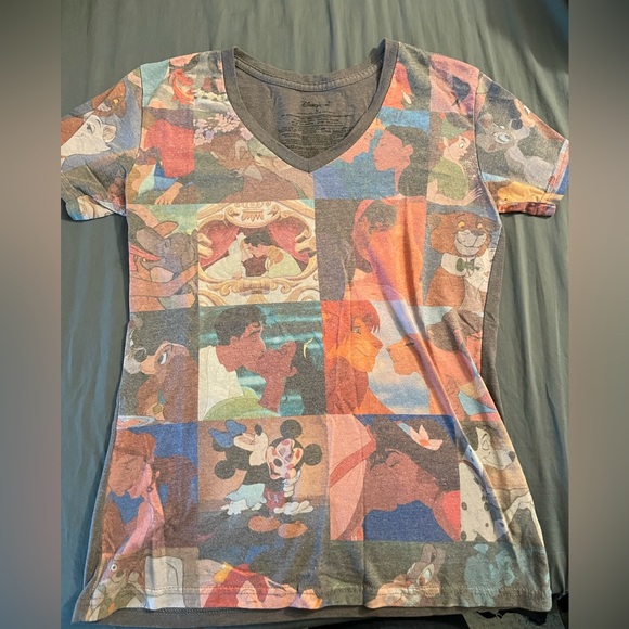 Disney Couple Kissing Shirt - Picture 1 of 2